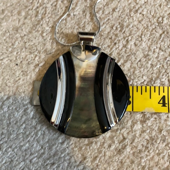 Large shell necklace, black and silverr - Picture 4 of 4